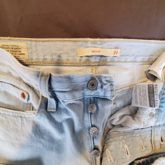 Levi's Premium Wedgie Light Wash Jeans - Picture 4 of 5